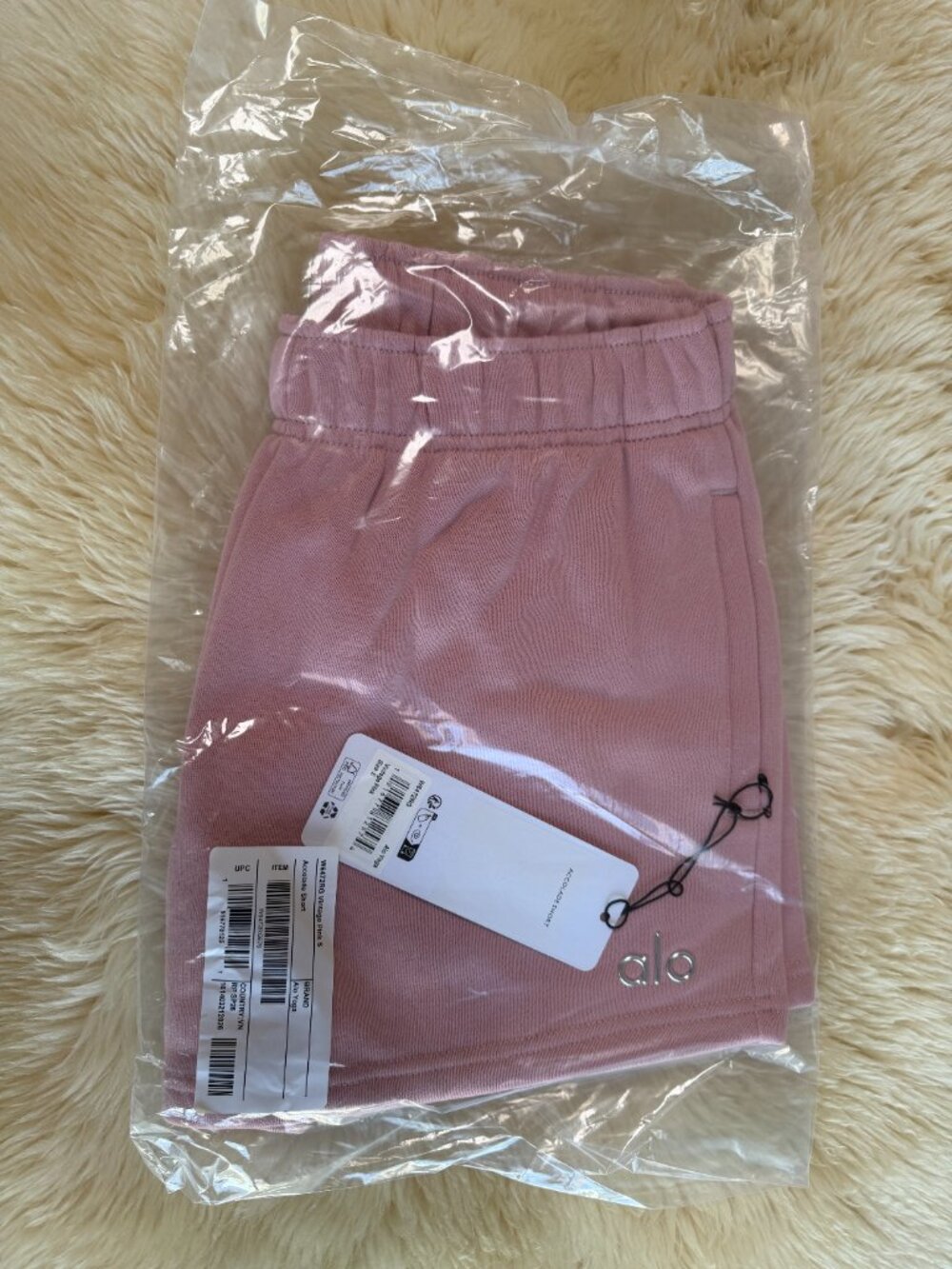 NWT Alo Yoga Accolade Crew Pullover & Short Set Vintage Pink S 🎒✨ BTS - Picture 15 of 16